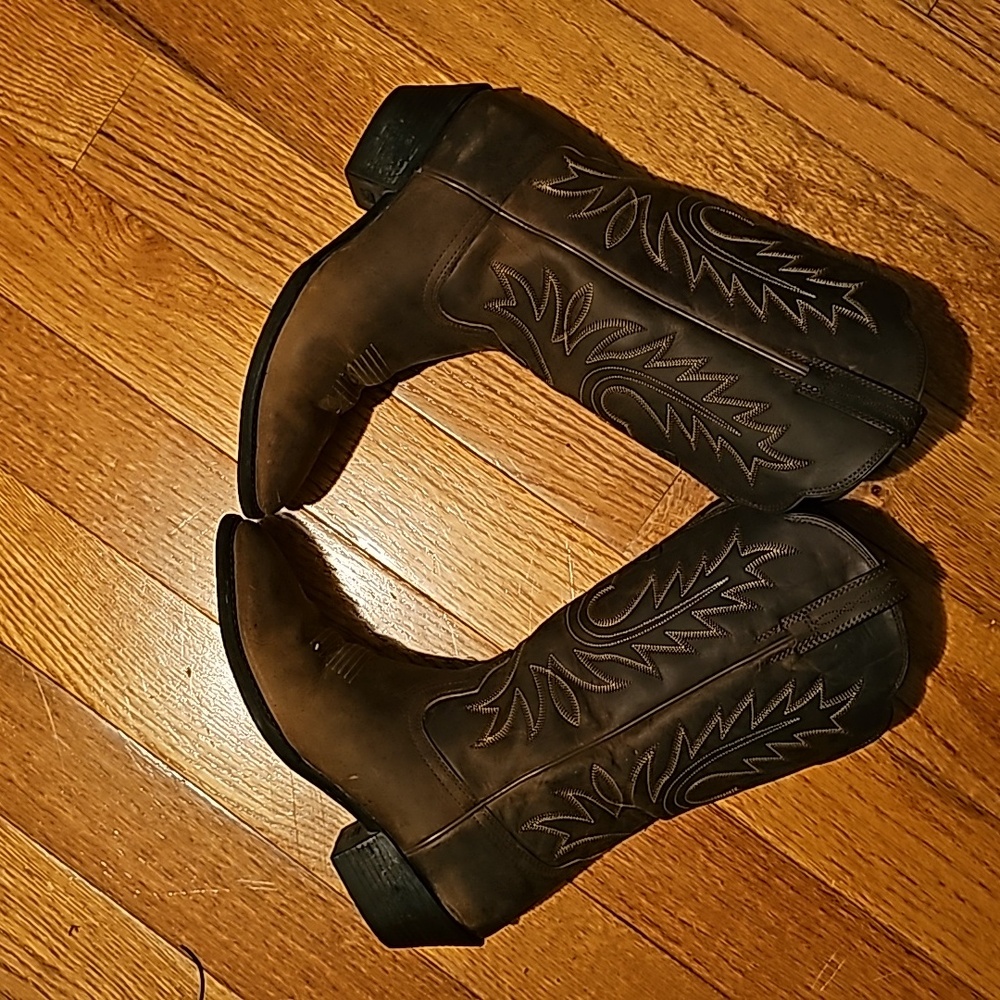 Boots - Picture 9 of 10